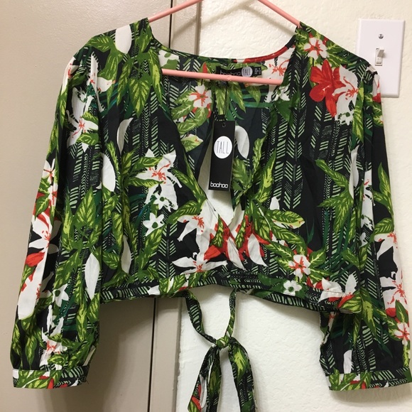 Boohoo Tops - Boohoo tall wrap crop top with tie back NWT